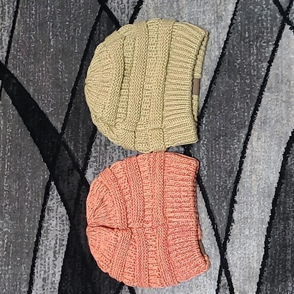 C.C CHUNKY STRETCH CABLE KNIT BEANIE HATS BUNDLE - Picture 7 of 11